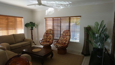 Palm Lakeside Holiday Home - Bowen, Whitsundays, Queensland - Sydney 4u 2
