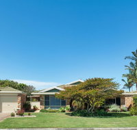 Pebbles by the beach at Fingal bay - Sydney Resort