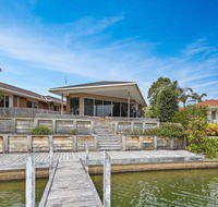 Pelican Brief - relaxing canal frontage - Accommodation Sydney