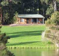 Pemberton Lake View Chalets - Sydney 4u
