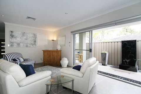 Penguin 4 Bedroom House By Shoalwater Executive Homes - Sydney 4u 2