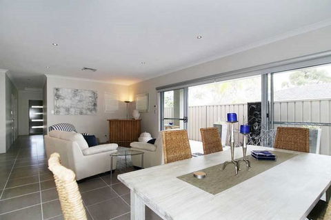 Penguin 4 Bedroom House By Shoalwater Executive Homes - Sydney 4u 1
