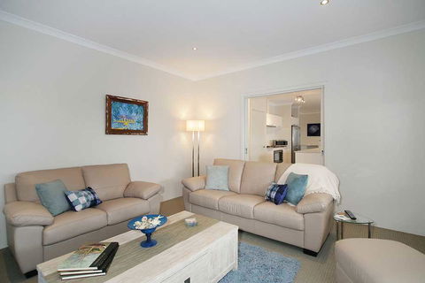 Penguin 4 Bedroom House By Shoalwater Executive Homes - Sydney 4u 3