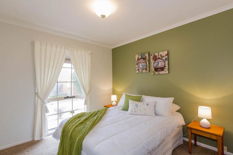 PERFECT ON PYMBLE AVE - Accommodation Sydney 1