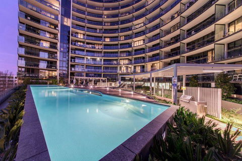 Perfectly Located Modern Apartment - Canberra CBD - Sydney 4u 1