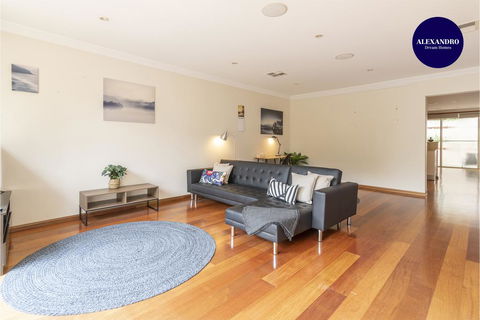 Pet Friendly Home Away From Home - Willoughby - Sydney 4u 0