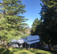 Pine Hill Cottage Acreage in Nature Trees Views mid Katoomba Leura - Sydney 4u