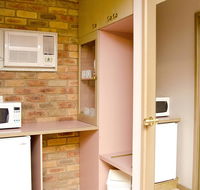 Pines Country Club Motor Inn - Sydney 4u