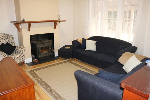 Pink Gums Farmstay - Sydney 4u 1