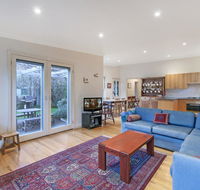 Plovers Rest - central 3 bedroom cottage with small orchard - Sydney 4u