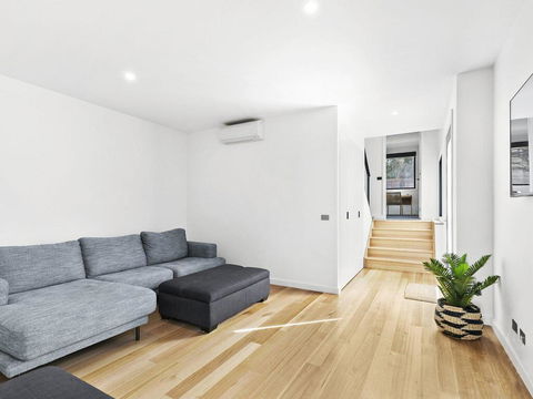 POINT BREAK , NEW LISTING 2019,  - Sydney 4u 3