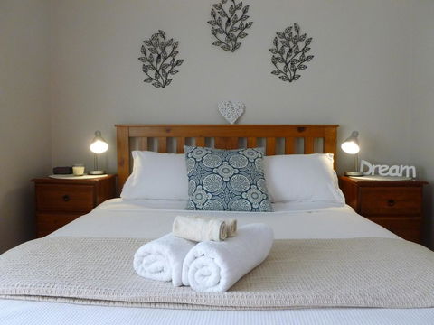 Port Lincoln Holiday Houses - Sydney 4u 2
