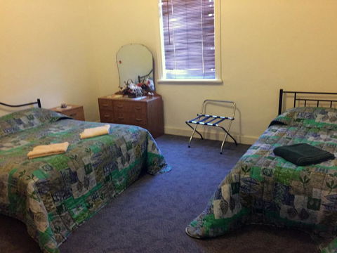 Port Wakefield Cottages - Sydney 4u 1