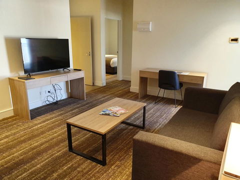 Porter's Plainland Hotel - Sydney 4u 1