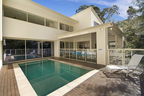 Prestigious House In Little Cove - 4 Baywoods - Sydney 4u 0
