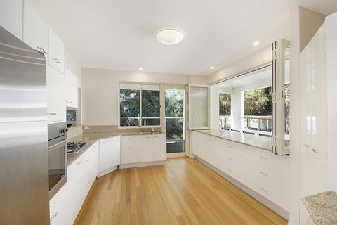 Prestigious House In Little Cove - 4 Baywoods - Sydney 4u 3