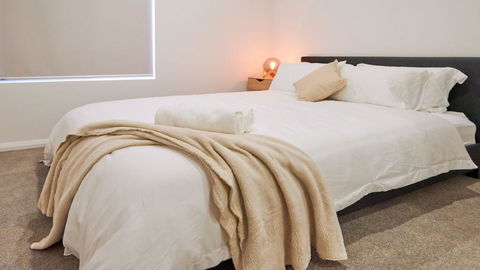 Quiet Large Balcony Living - Sydney 4u 1