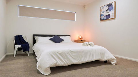 Quiet Large Balcony Living - Sydney 4u 2