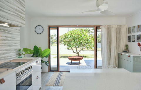 Quiet Pet Friendly Home 3 Houses To Beach Entry With Private Pool Walk To Shops - Sydney 4u 2