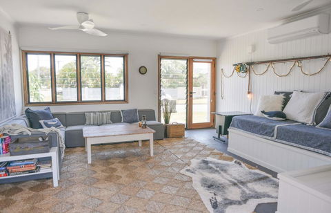 Quiet Pet Friendly Home 3 Houses To Beach Entry With Private Pool Walk To Shops - Sydney 4u 1