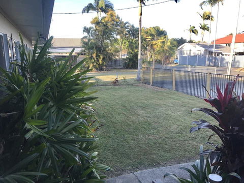 QUIRKY QUEENSLANDER 6 BEDROOM HOME - Sydney 4u 2