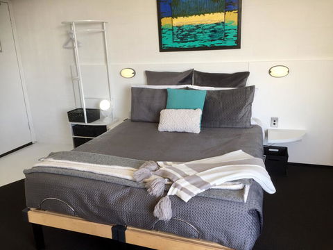 Ramada Resort Studio Split Queen Electric Adjustable Bed - Sydney 4u 1