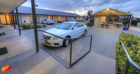Red Earth Motel - Sydney 4u 1