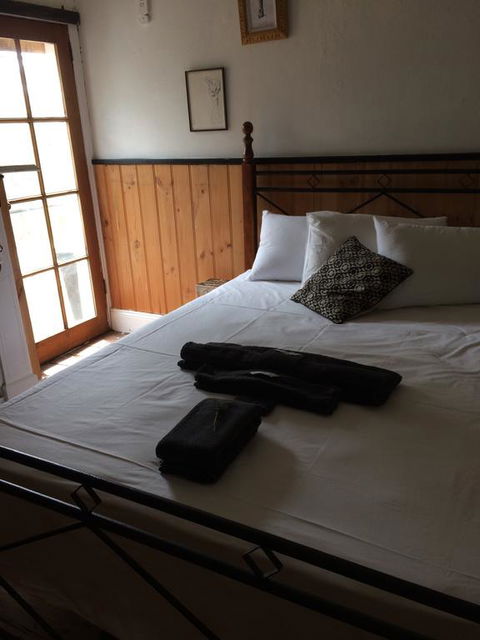Redhaus Artist Cottage - Sydney 4u 3