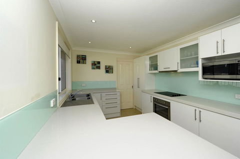 Reef Close, 1/2 - Sydney 4u 0