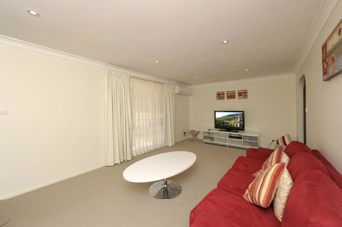 Reef Close, 1/2 - Sydney 4u 3