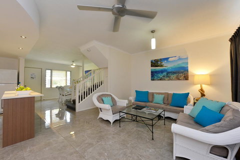 Reef Terraces On St Crispins - Accommodation Sydney 0