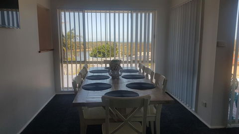 Relax And Chillax At Happi Dayz Retreat - Sydney 4u 3
