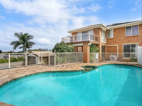 Relax And Chillax At Happi Dayz Retreat - Sydney 4u 0