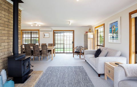 Relax On Ryan @ Robe - Sydney 4u 1