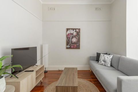 RELAXED FAMILY HOME WILLOUGHBY - Accommodation Sydney 3