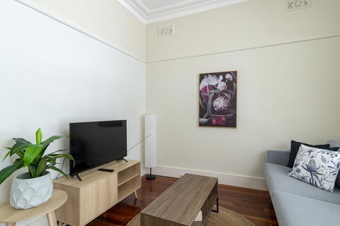 RELAXED FAMILY HOME WILLOUGHBY - Accommodation Sydney 2