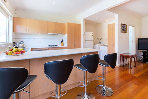 RENOVATED BEACH BEAUTY - ROSEBUD - Sydney 4u 2