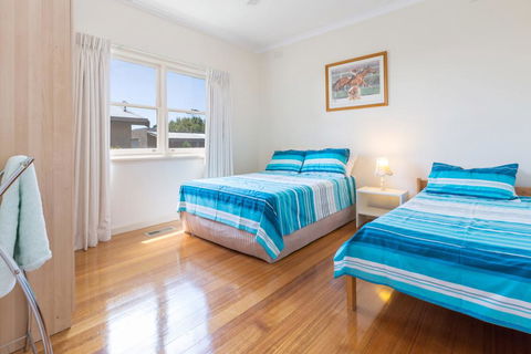 RENOVATED BEACH BEAUTY - ROSEBUD - Sydney 4u 1