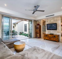 Resort Living with Private Pool sleeps 8 - Sydney 4u