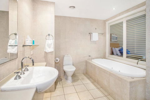 RESORT ON THE BEACH 4118/19 - Accommodation Sydney 2