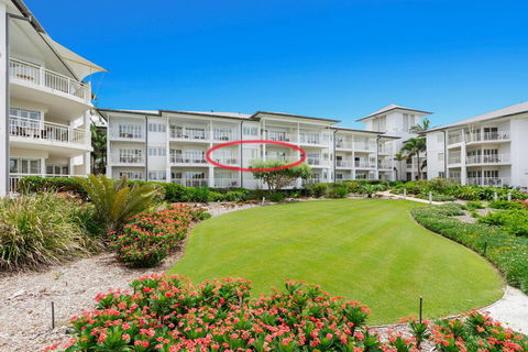 RESORT ON THE BEACH 5215 - OCEAN GLIMPSES - Accommodation Sydney 0