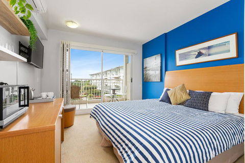 RESORT ON THE BEACH 5215 - OCEAN GLIMPSES - Accommodation Sydney 1