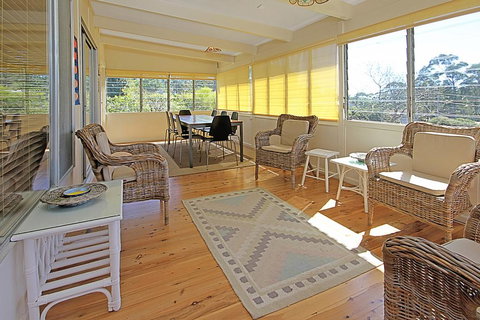 REST ASHORE At MOLLYMOOK - Accommodation Sydney 1