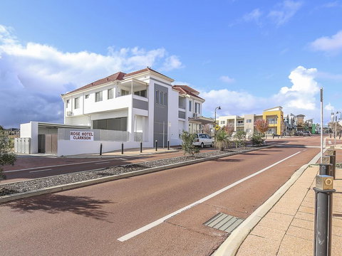 Rose Hotel Clarkson - Accommodation Sydney 2