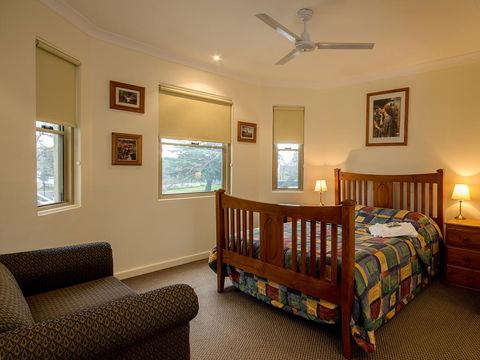 Royal Hotel - Sydney 4u 1
