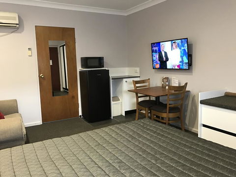 Roydons Motor Inn - Accommodation Sydney 0