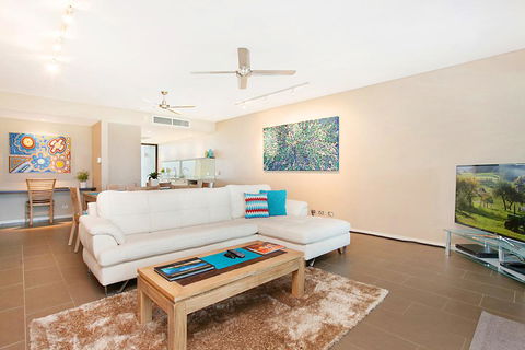 Saltwater Suites - 1,2 & 3 Bed Waterfront Apartments - Sydney 4u 1