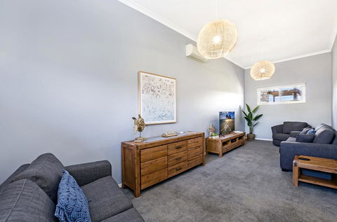 Salty's - Newly Renovated - Accommodation Sydney 2