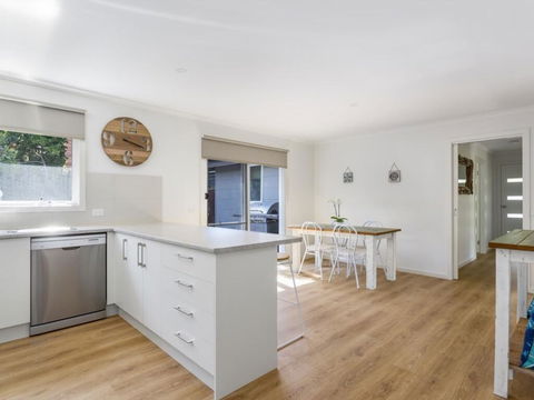 Sand Surf Beach - Beautiful Rye Holiday Home - Accommodation Sydney 1