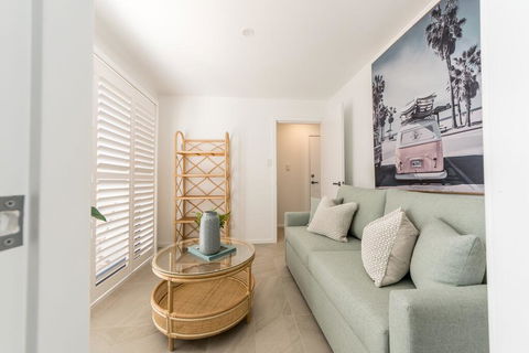 Sandcastle, 26a Winsor Street - Accommodation Sydney 3
